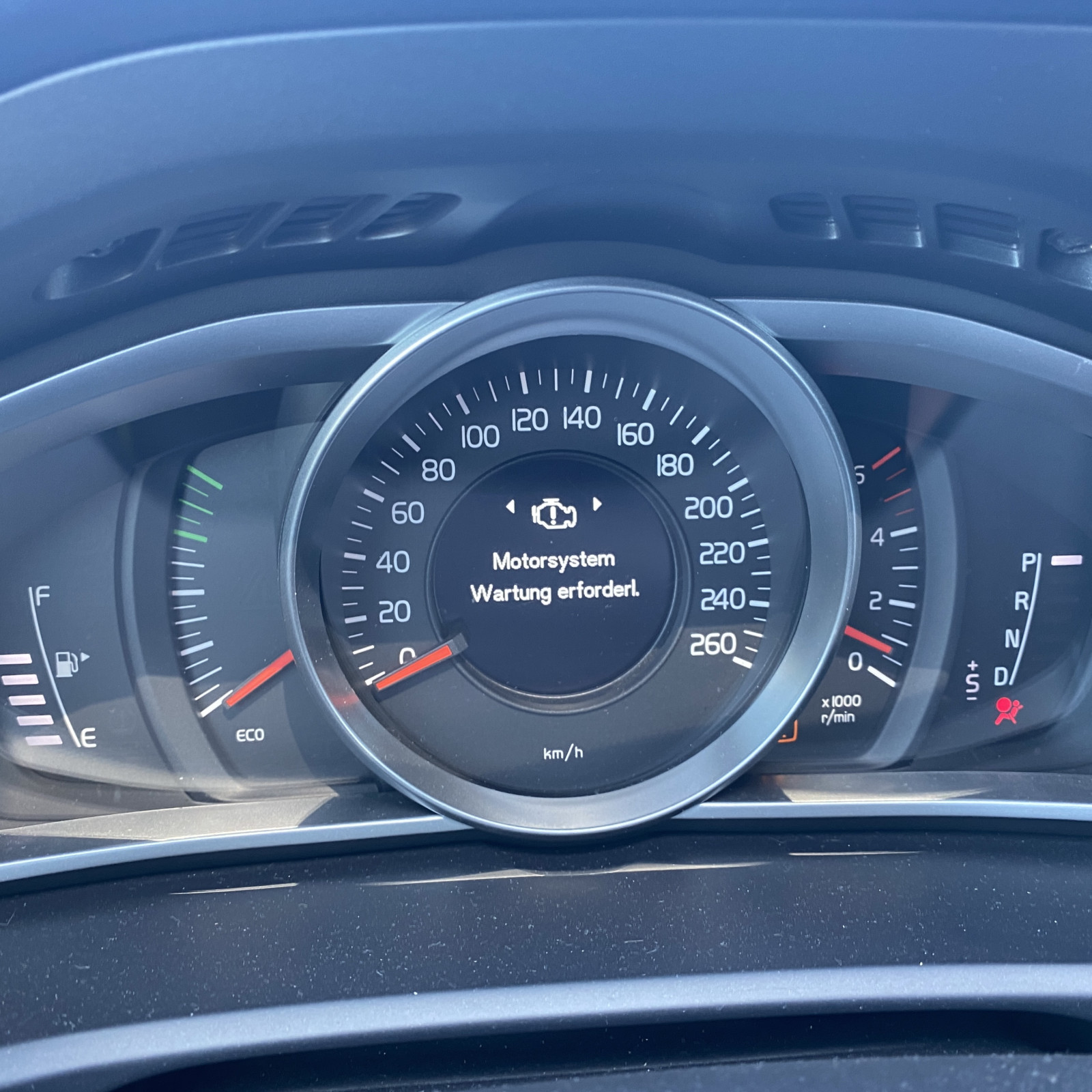 V40: „Motorsystem Wartung erforderl.“ uvm.