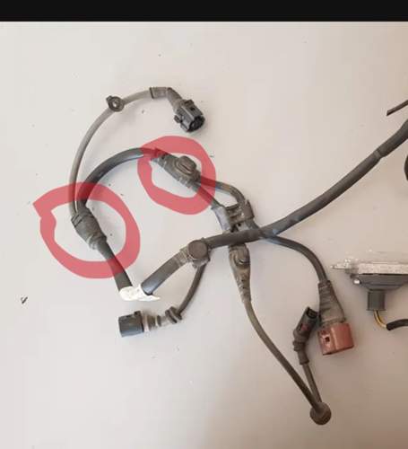 Stecker. Kabel dort verbunden?