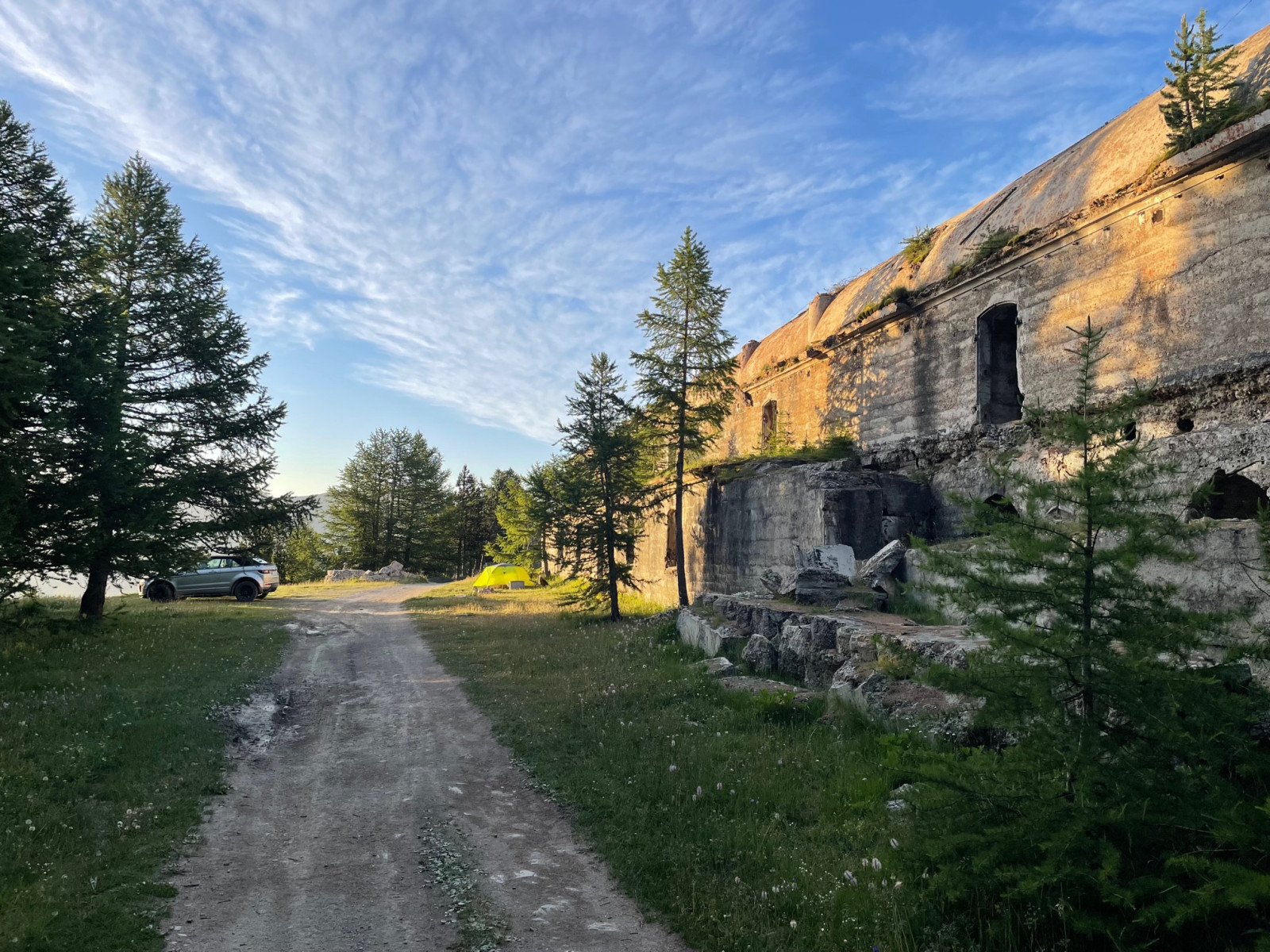 Er durfte mal wieder in seine natürliches Habitat (Evoque Cabrio im Schotter ;-))