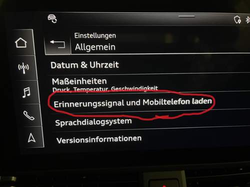 Erinnerungssignal und Mobiltelefon laden
