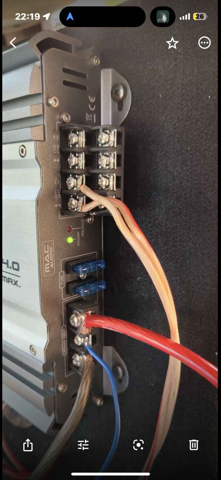 Chinch Kabel von Endstufe an Doppel DIN Radio anschließen