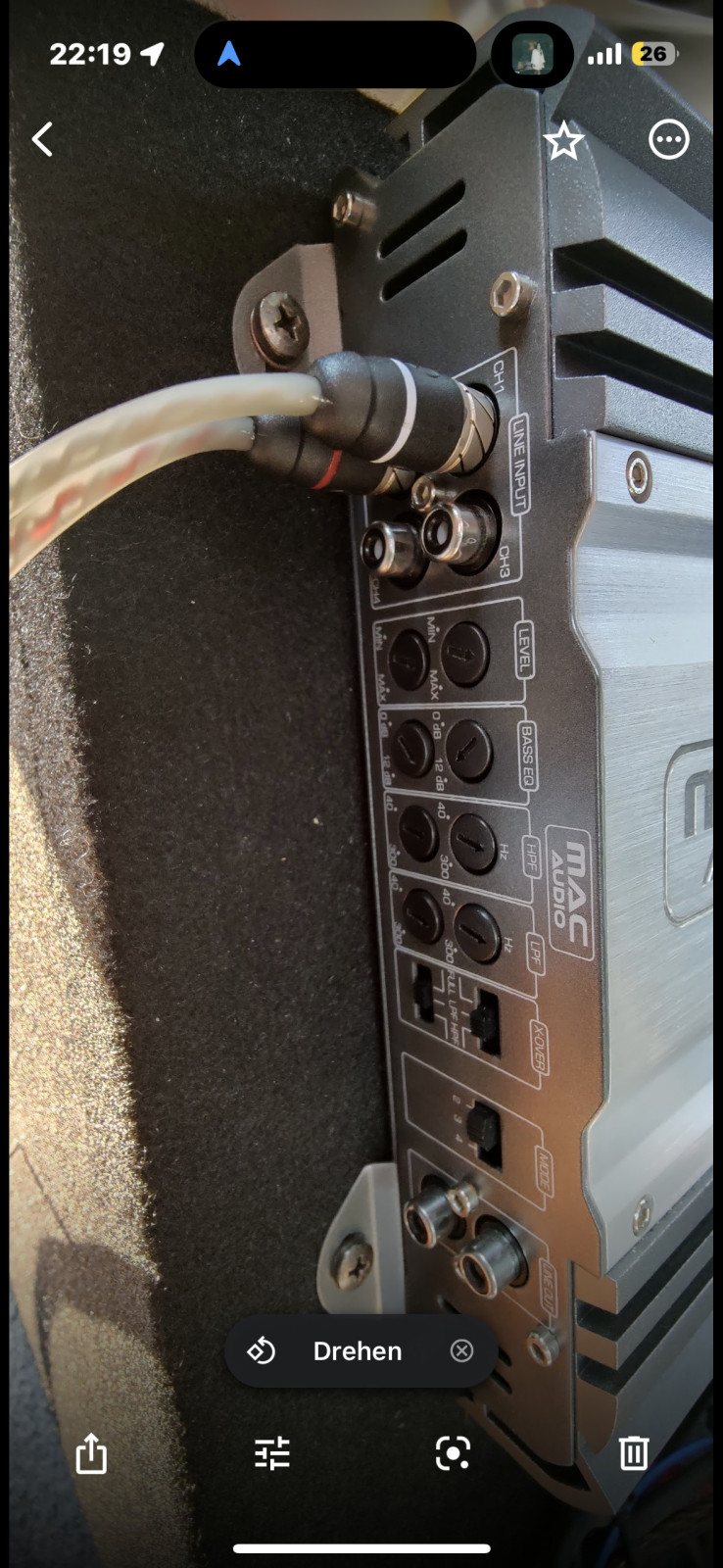 Chinch Kabel von Endstufe an Doppel DIN Radio anschließen