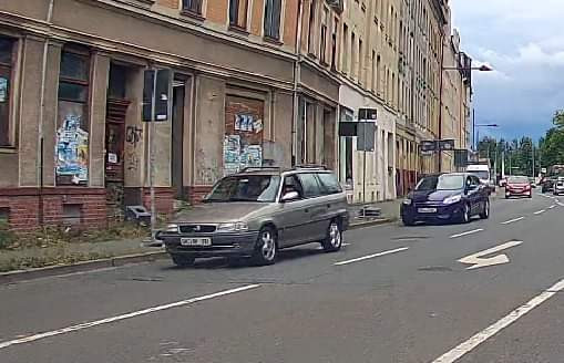 Der Schrottplatz - Spiegelsymmetrisch des Showrooms