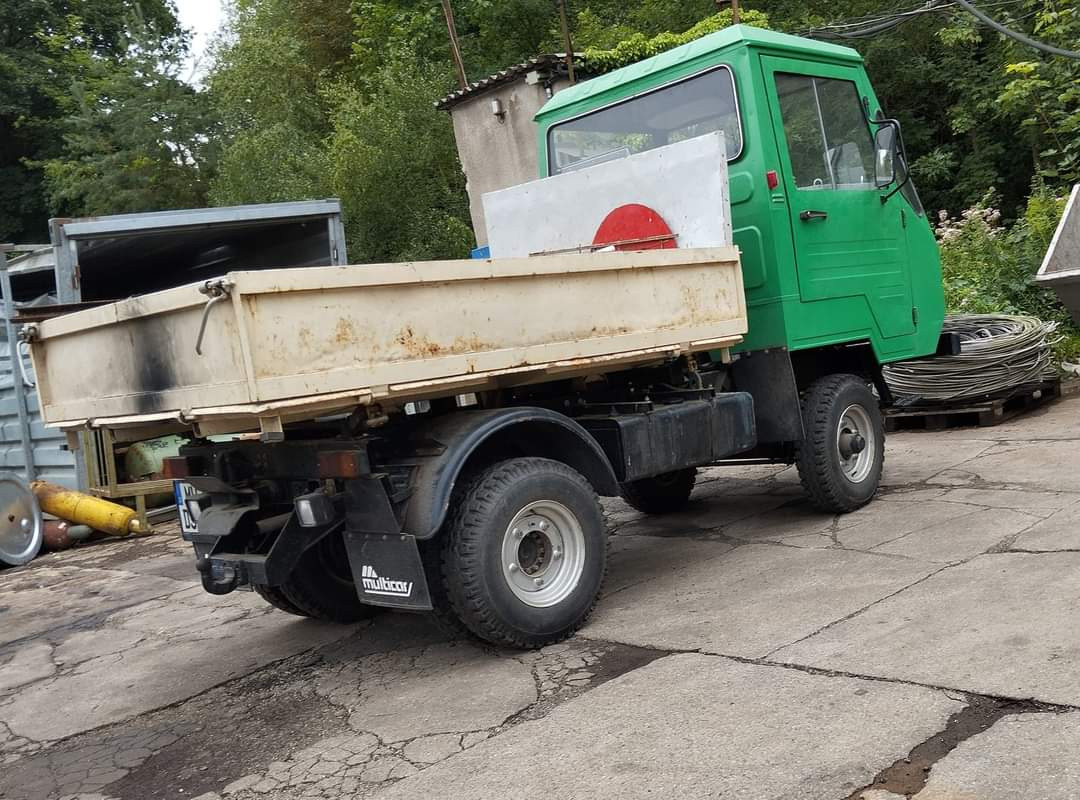 Der Schrottplatz - Spiegelsymmetrisch des Showrooms