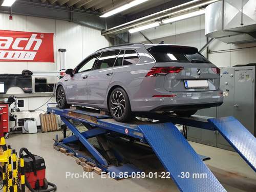 Golf 8 Variant mit Pro-Kit 30 mm RMK 350