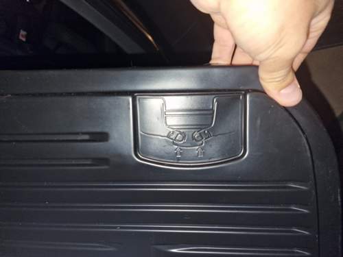 Aussparung Gepäckraumschale Verzurrösen