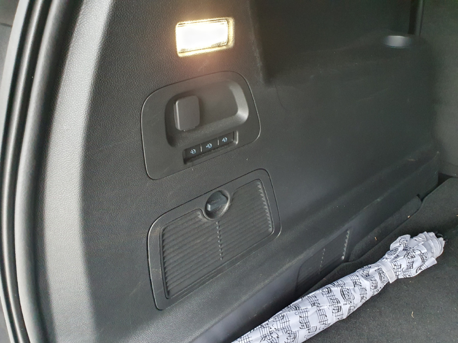 Ambientebeleuchtunhg hinten?