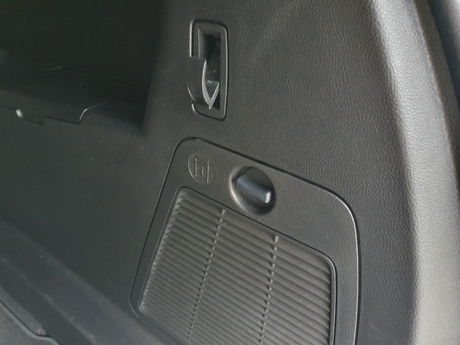 Ambientebeleuchtunhg hinten?