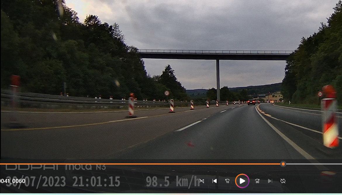 Falsch geblitzt, falsches Schild. Was würdet ihr machen?