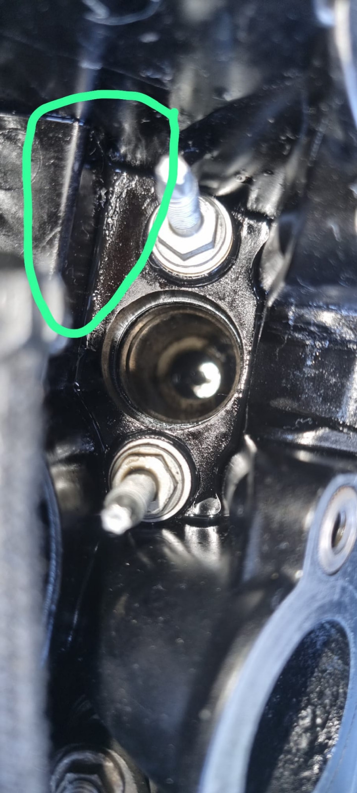 Öl Verlust Ventil deckel läuft oben in den hintersten injektor rein