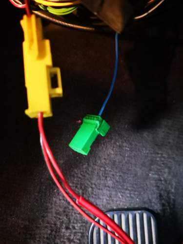 Freier Stecker unter Relaisplatte