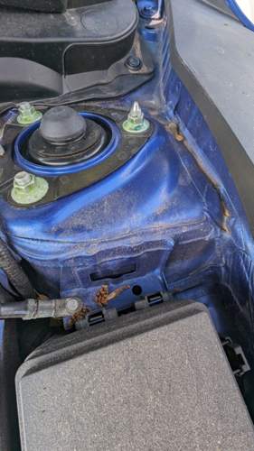 Grobe Schweißnähte im Motorraum