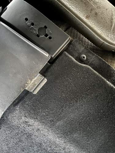 A4 B9 - Unterboden Beifahrerseite - nah