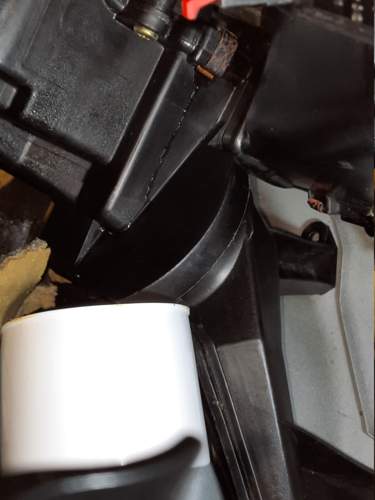 Abtropfende Metallklammer