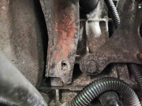 Halter am Motor V70 2.4l Benziner