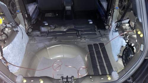 Freigelegte hintere Lautsprecher