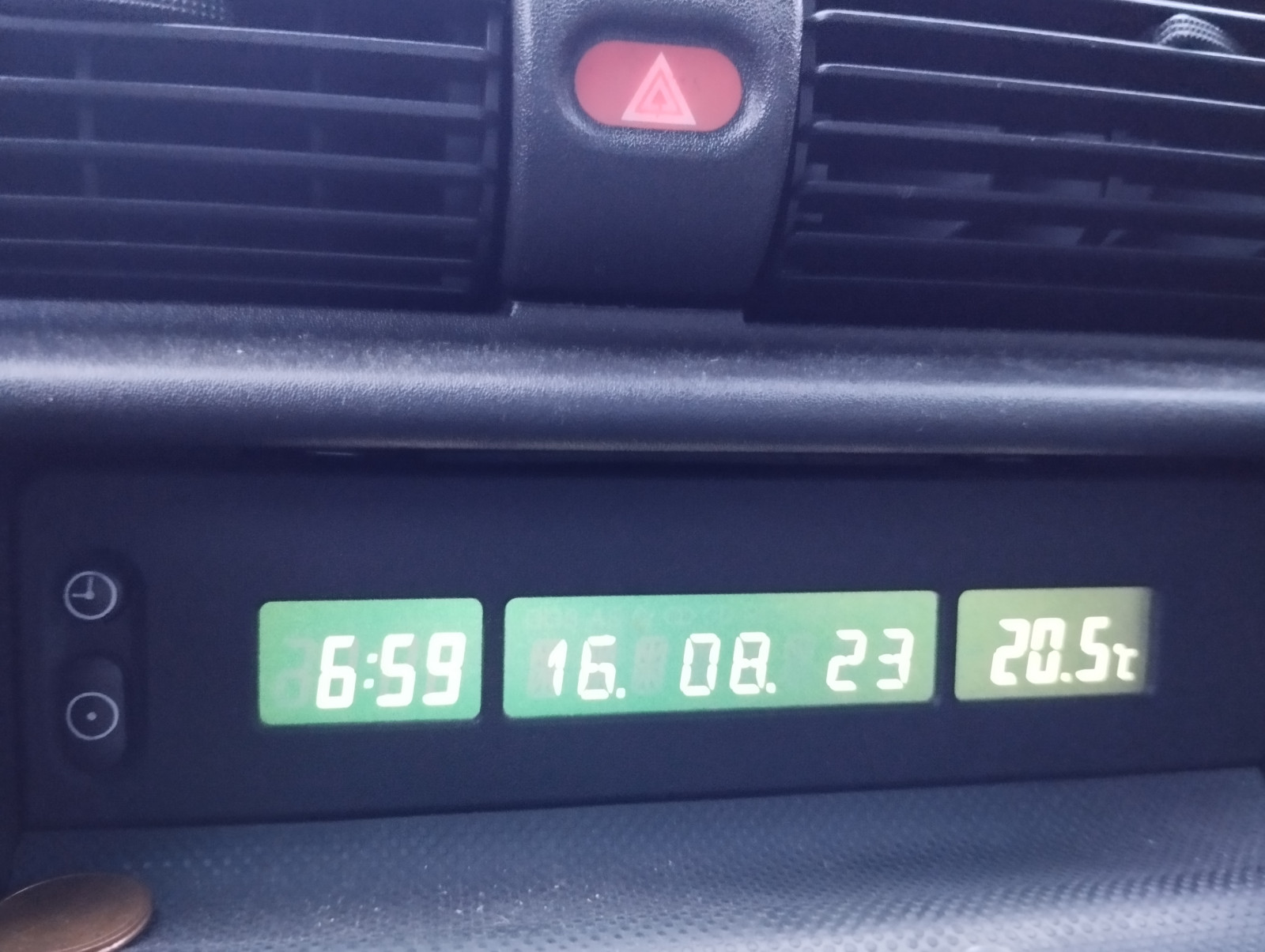 Der Schrottplatz - Spiegelsymmetrisch des Showrooms