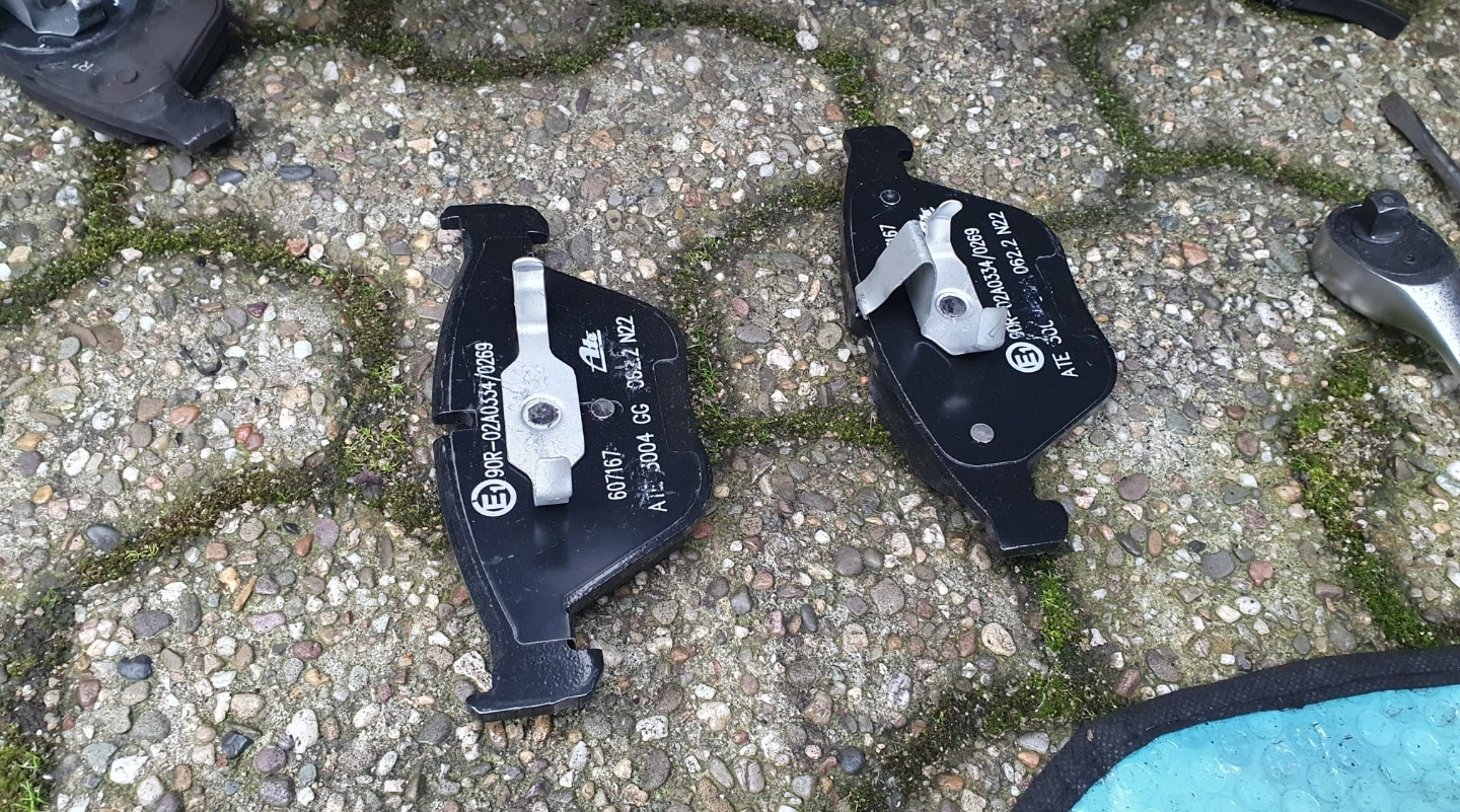 Knacken beim Bremsen