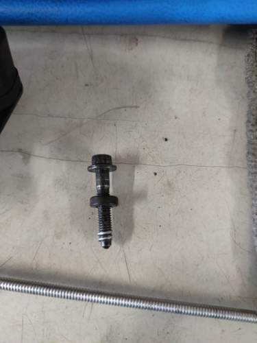 Schraube mit Gewinde.jpg