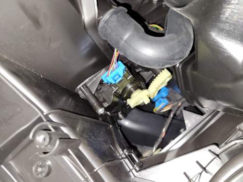 Stellmotor unter Handschuhfach