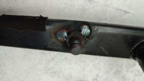 Kupplungspedal Bolzen innen verschweißt