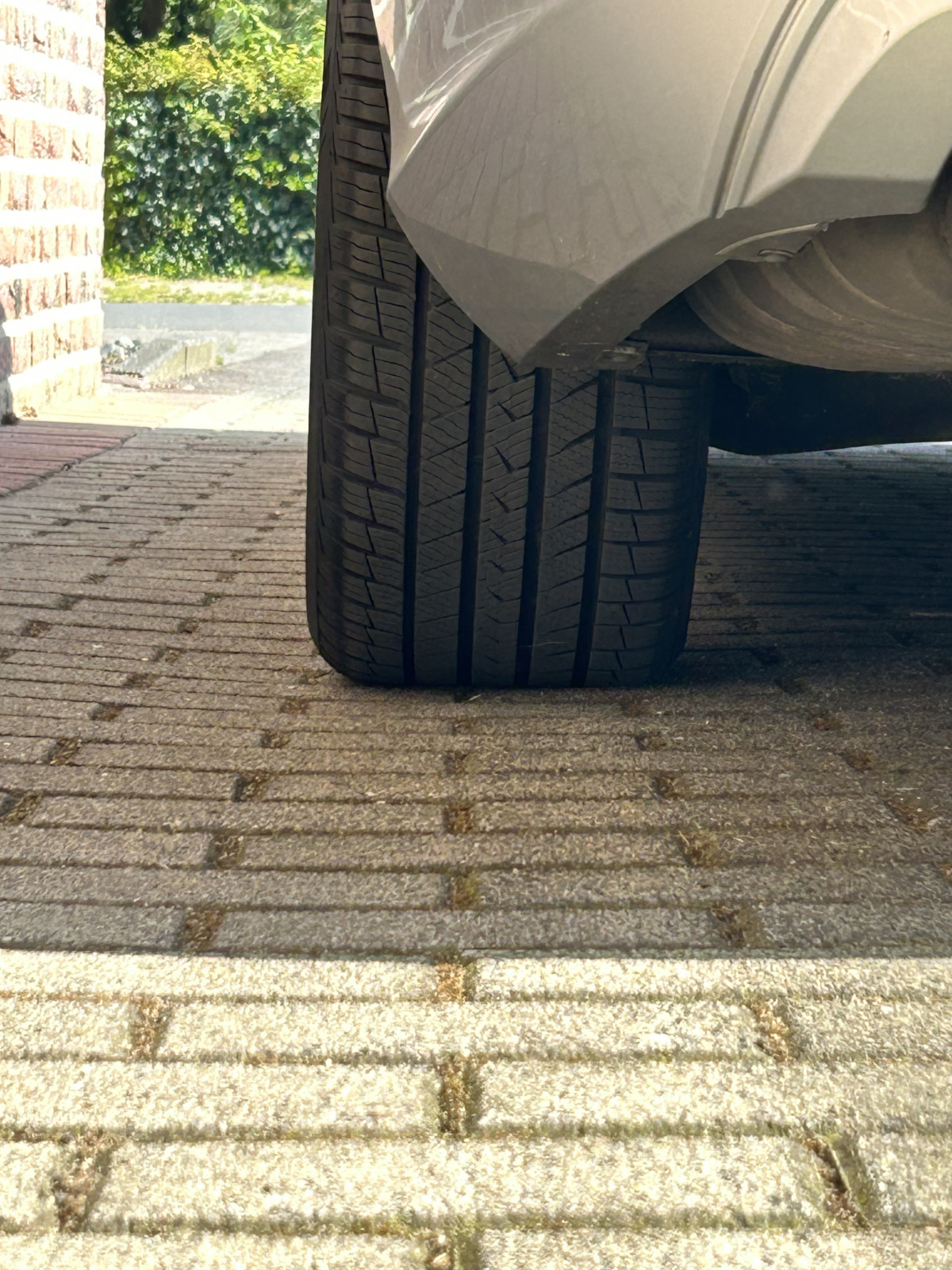 Reifenschäden beim Parken auf unebenem Untergrund?