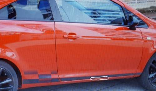 Opel Corsa D - Farbe auf Dekorstreifen