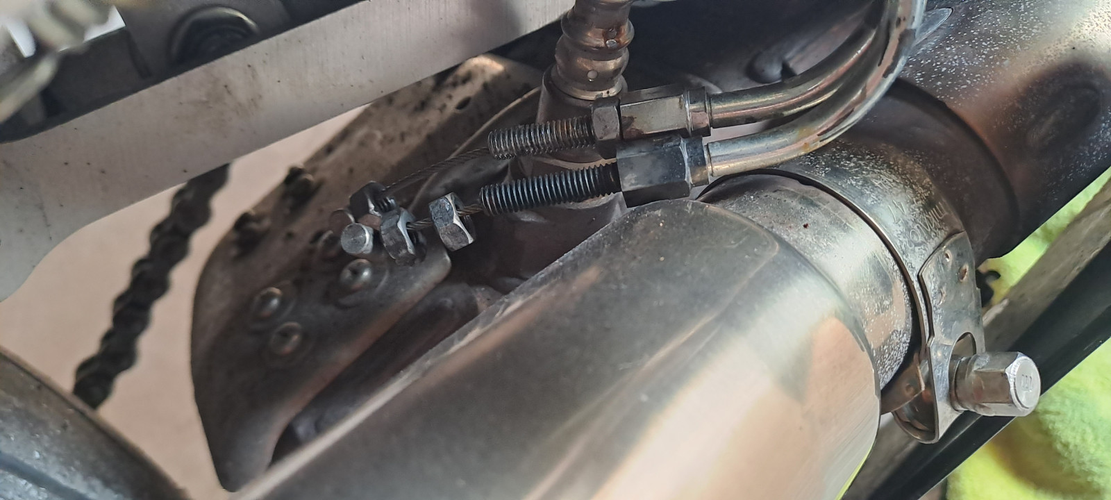 Motorrad Bremsschnur bzw Schrauben Locker?