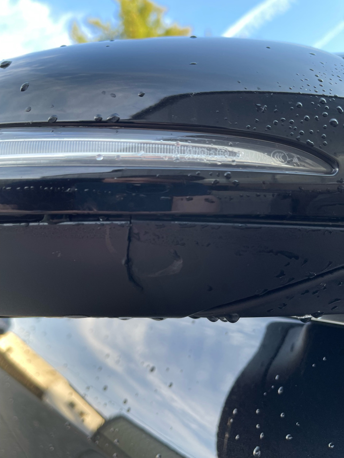 Fahrerflucht - Spiegelgehäuse gerissen