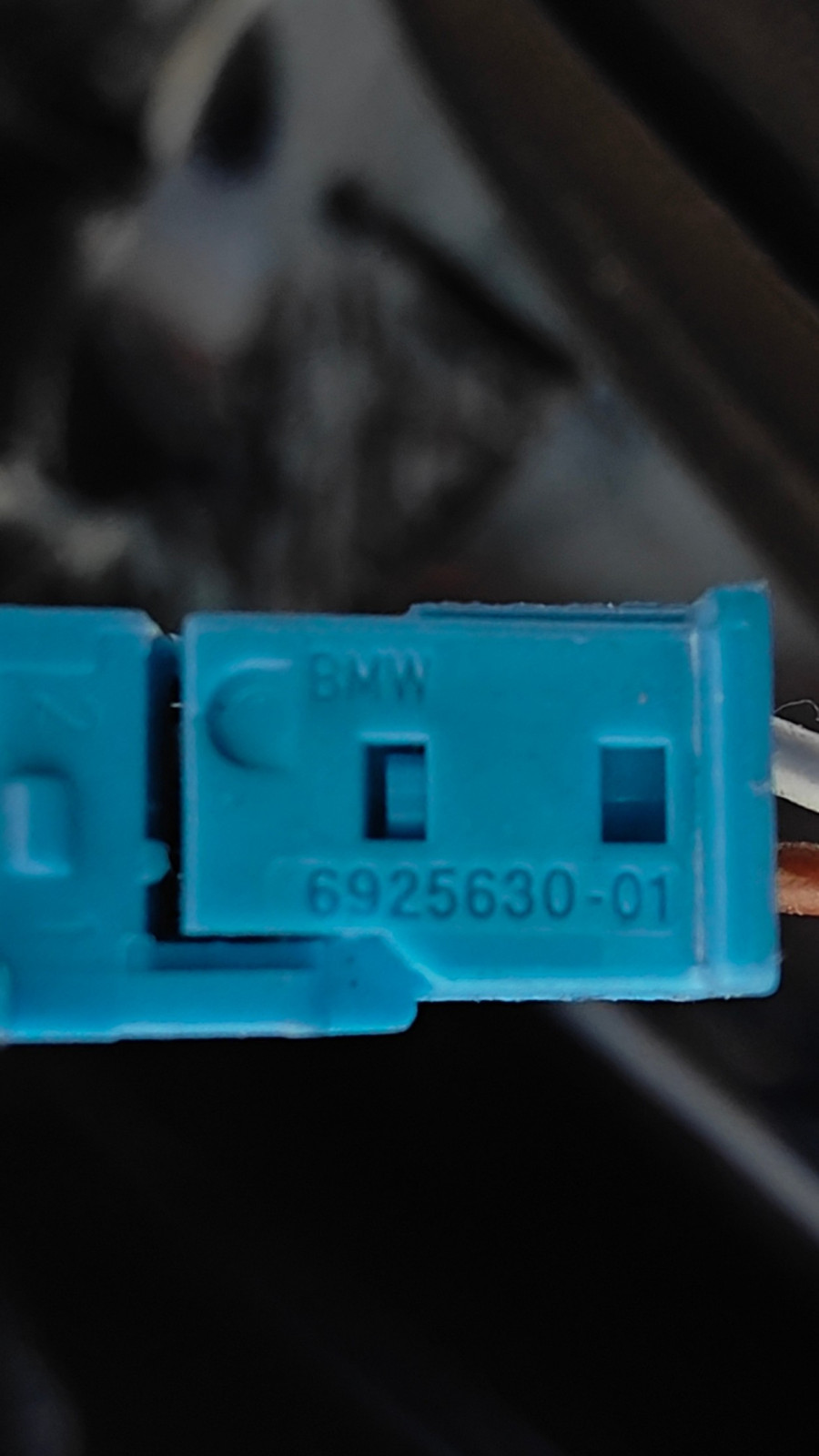 Stecker 2-pol. LED Beleuchtung Kofferraum gesucht