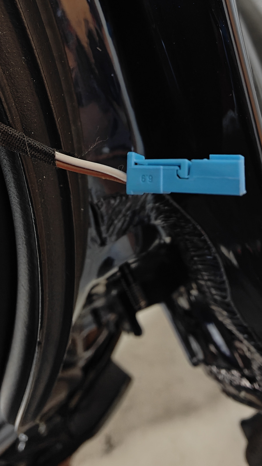 Stecker 2-pol. LED Beleuchtung Kofferraum gesucht