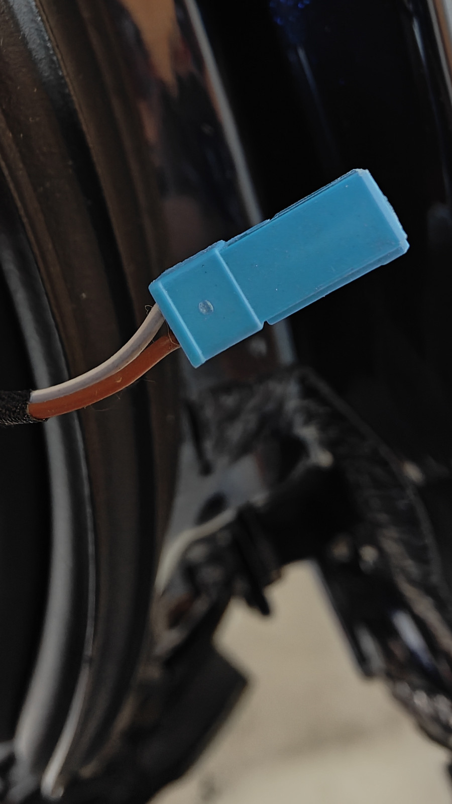 Stecker 2-pol. LED Beleuchtung Kofferraum gesucht