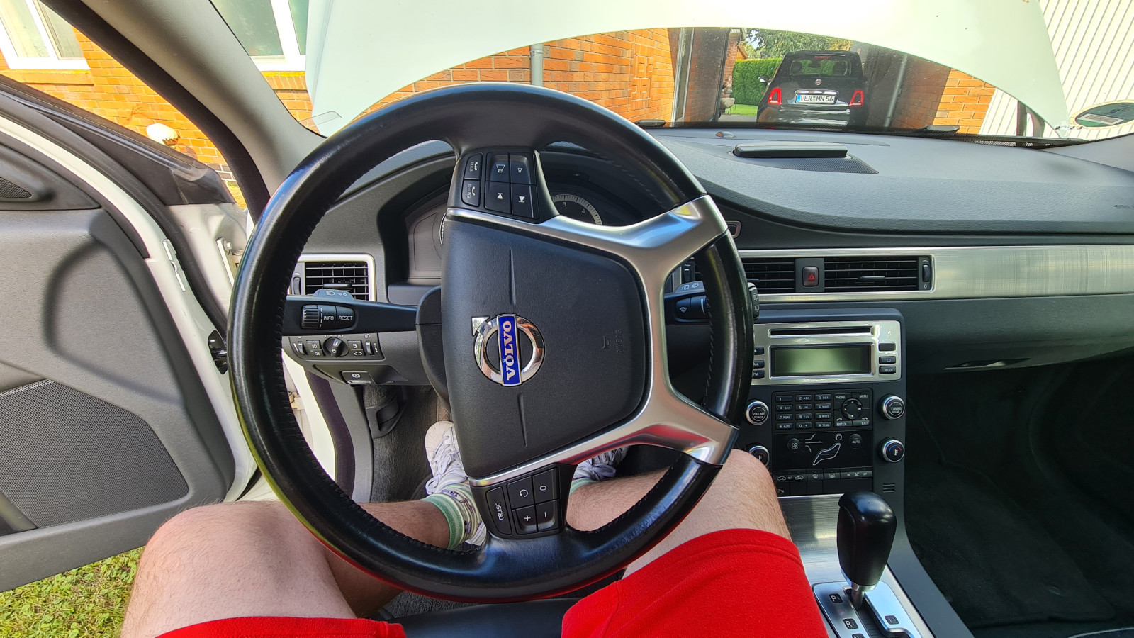 90° drehen um an die eine Klemmen zu kommen