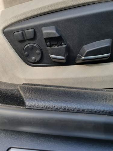 Sitzverstellschalter Beifahrersitz.jpg