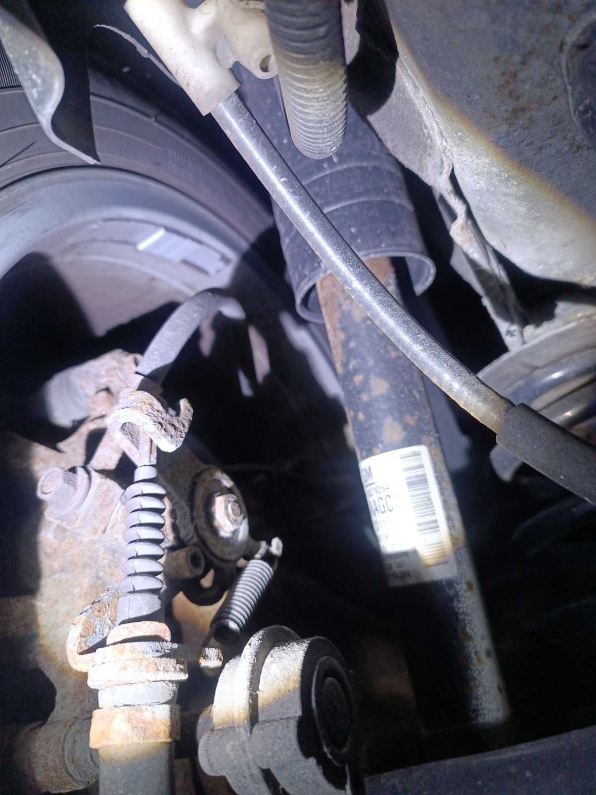 Elektrische Feststellbremse: Bremsseilpinökel steht in Ruhestellung über