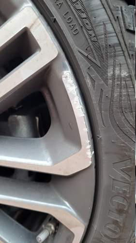 Kratzer Felge vorne rechts.jpg