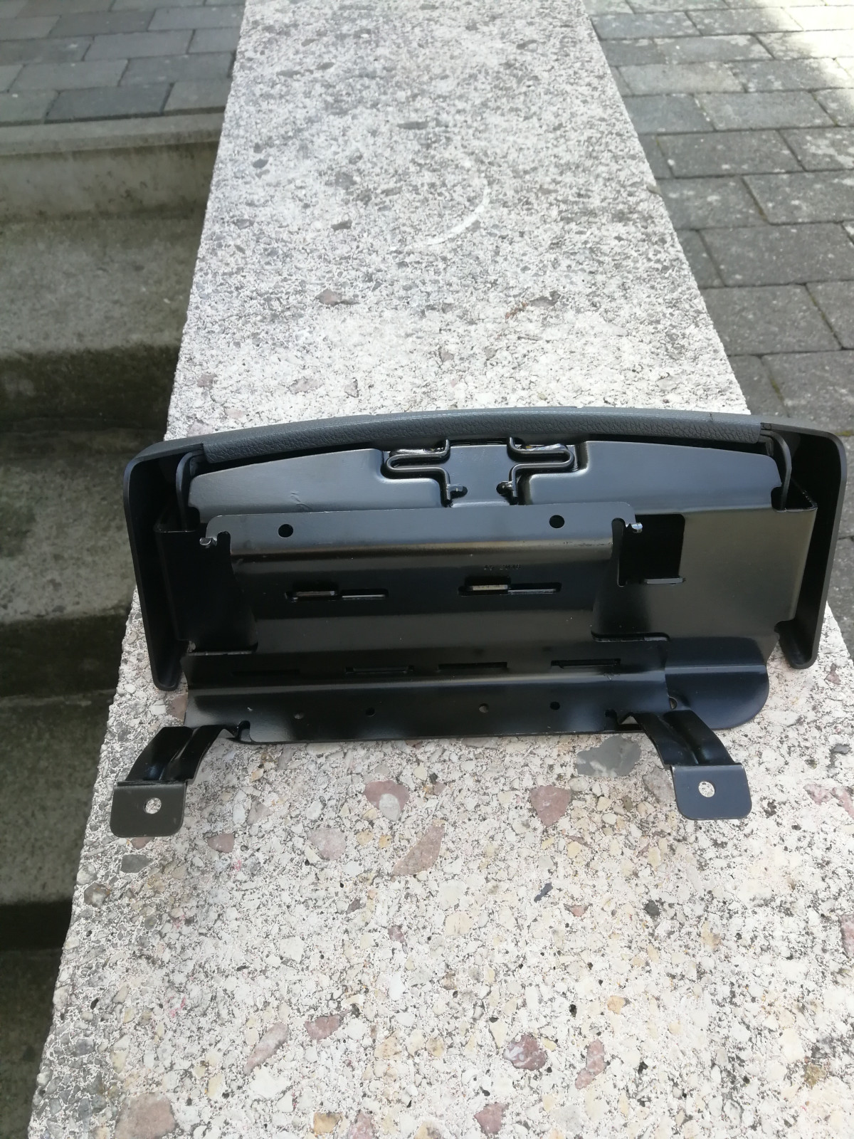 Ablagebox unter Sitzen nachrüstbar?