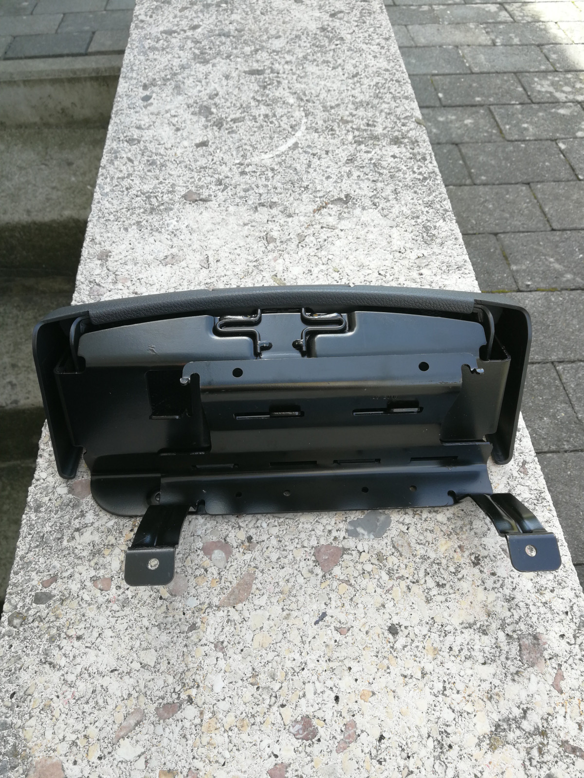 Ablagebox unter Sitzen nachrüstbar?