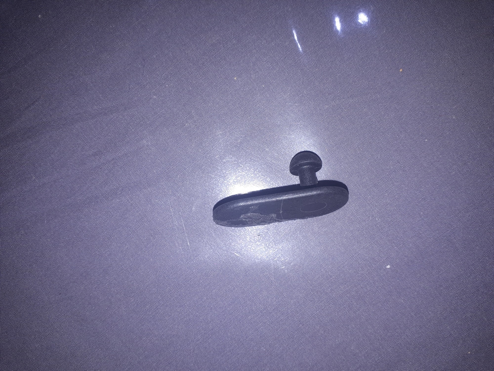 W220 Fußmattenhalter gegen Herausreißen sichern