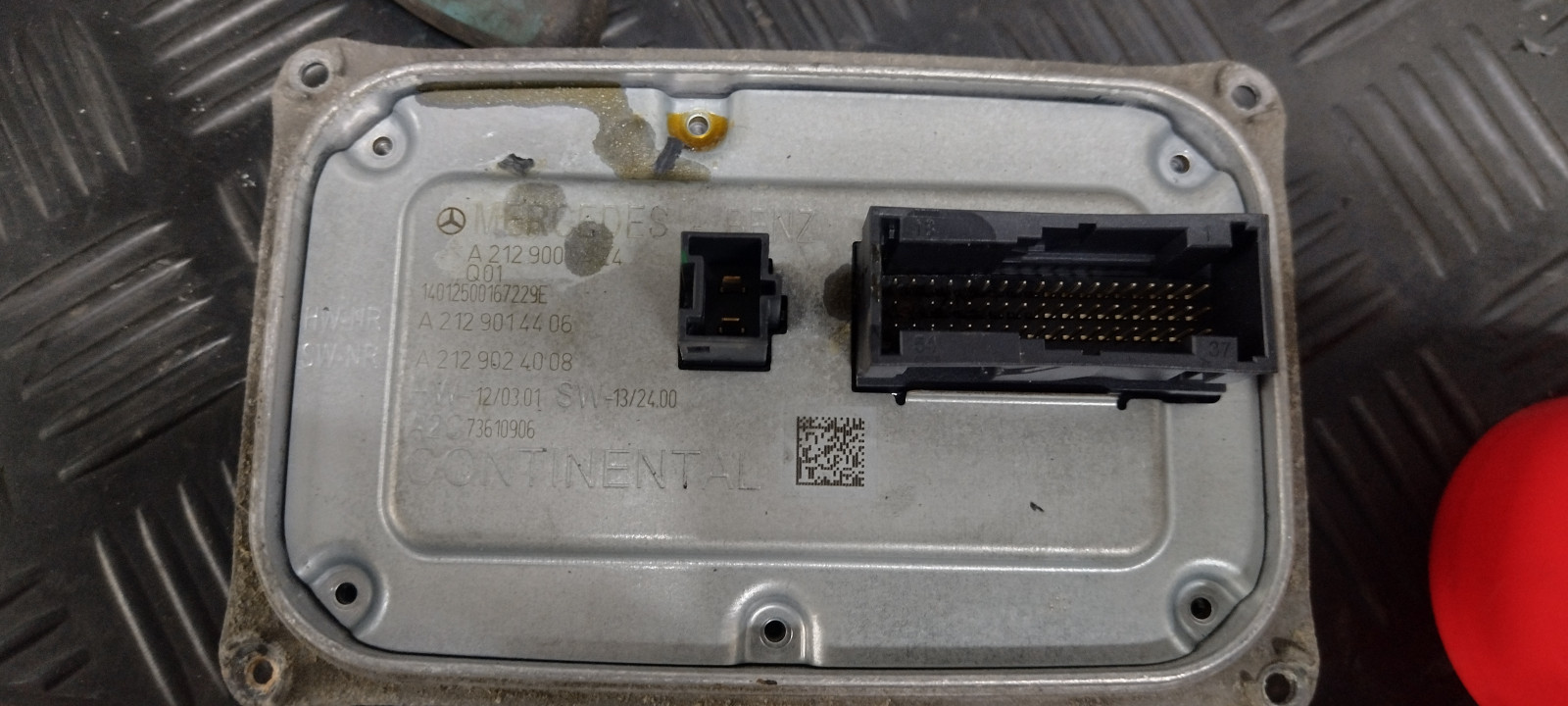 W212 ILS LED spinnt komplett