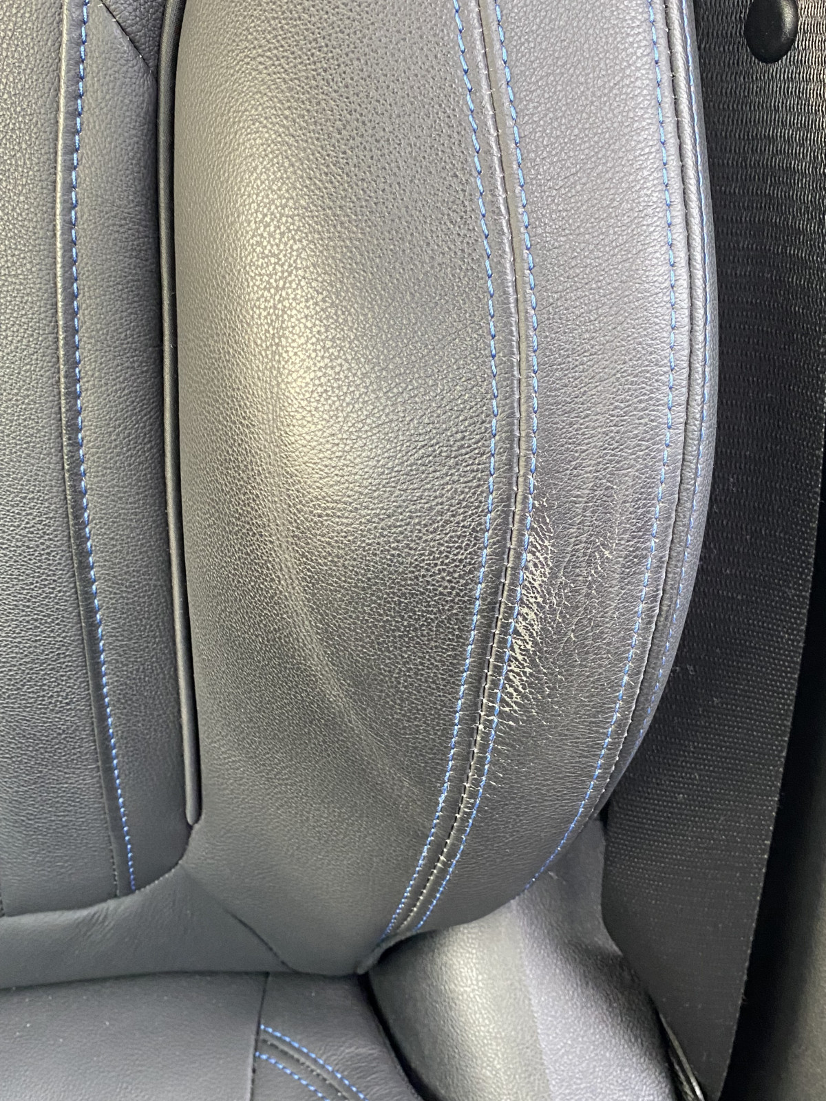 Leder abgerieben / Färben?