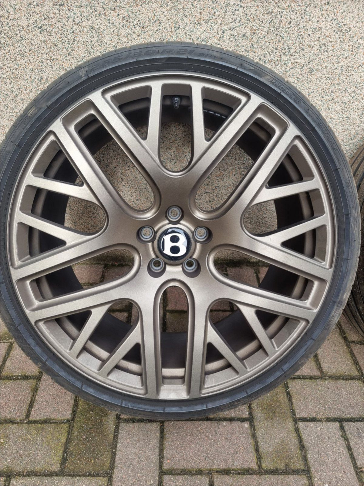 Passen diese Bentley Felgen auf meinen GP1 V8?