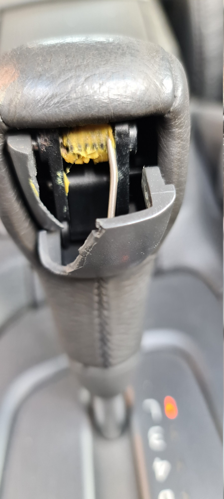 Abdeckkappe vom Taster am Automatikwählhebel tauschen S60