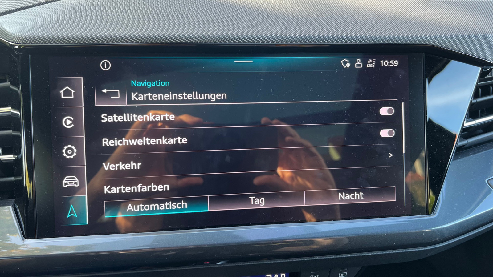 Keine Satellitenkarte und Verkehrsdaten plus nach Werksreset