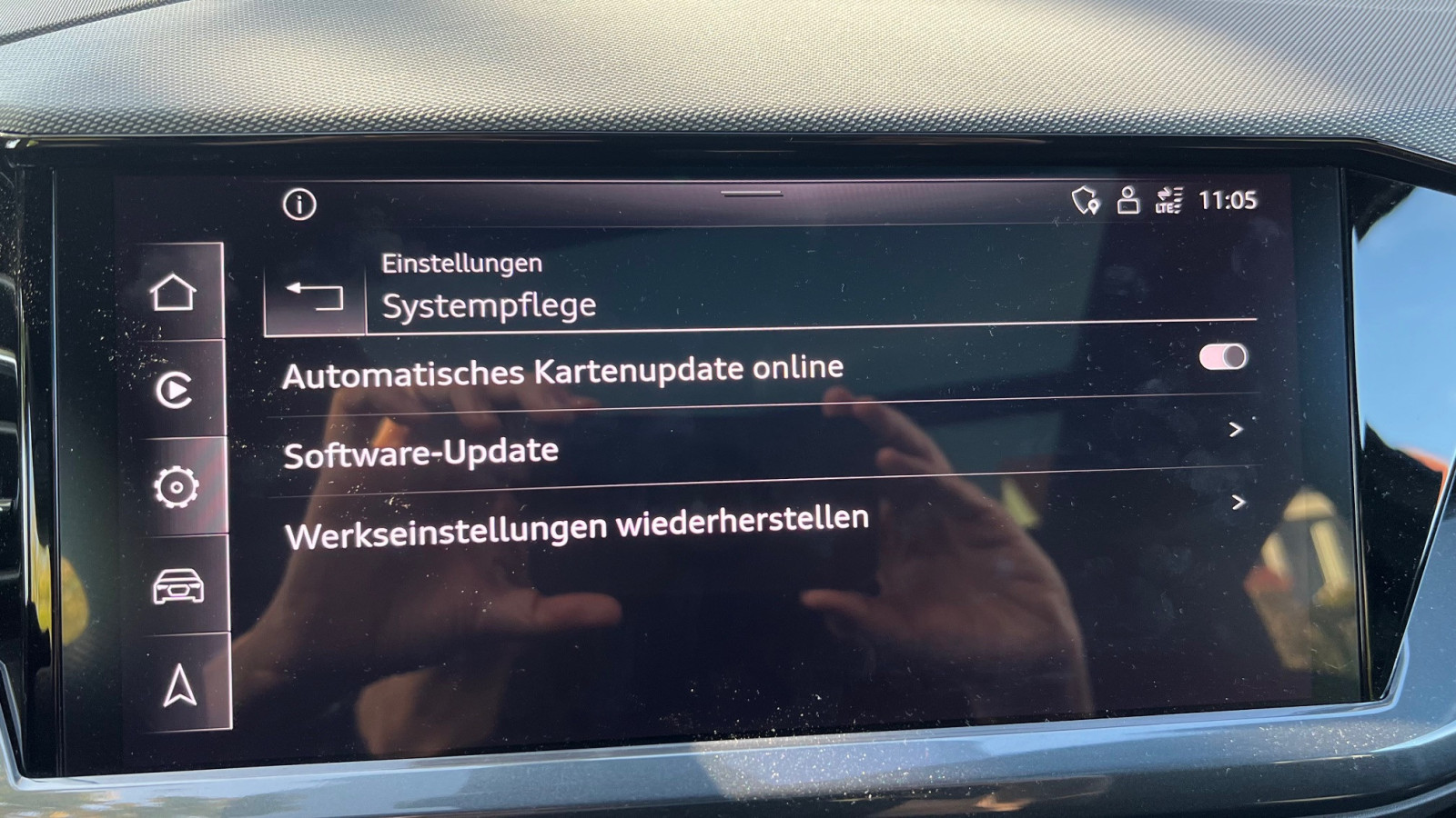 Keine Satellitenkarte und Verkehrsdaten plus nach Werksreset