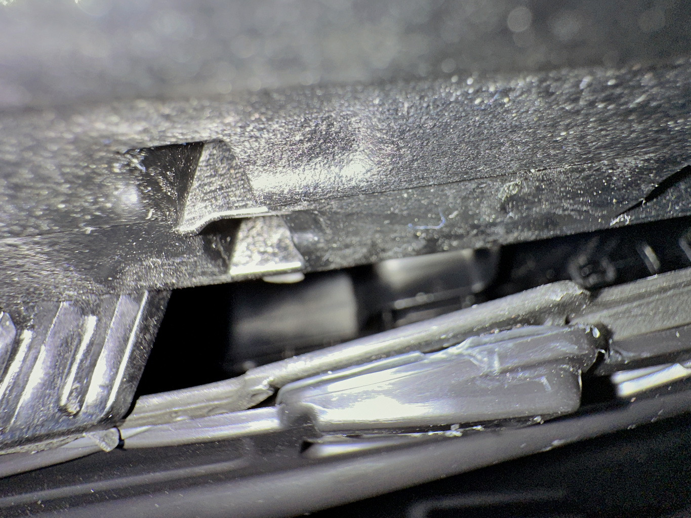 Smartphone-Halterung mit induktiver Schnellladung