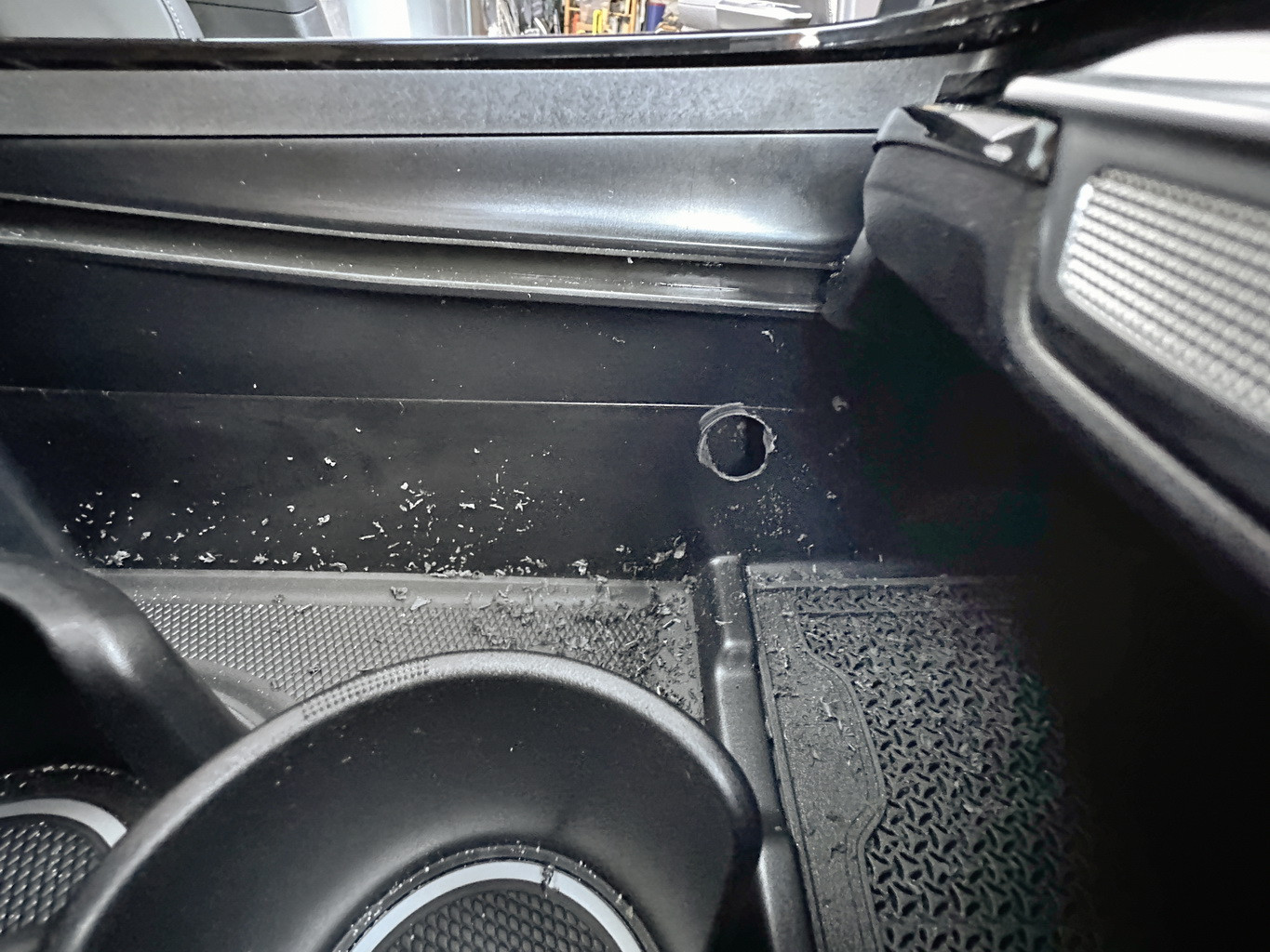 Smartphone-Halterung mit induktiver Schnellladung