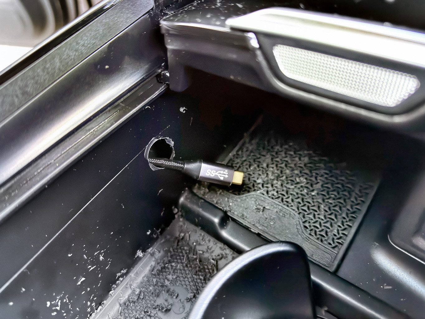 Smartphone-Halterung mit induktiver Schnellladung