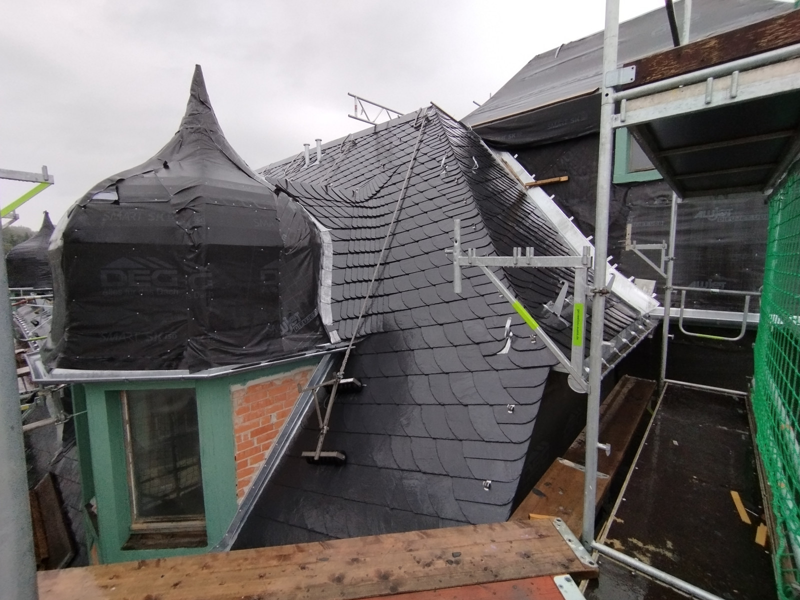 Der Schrottplatz - Spiegelsymmetrisch des Showrooms