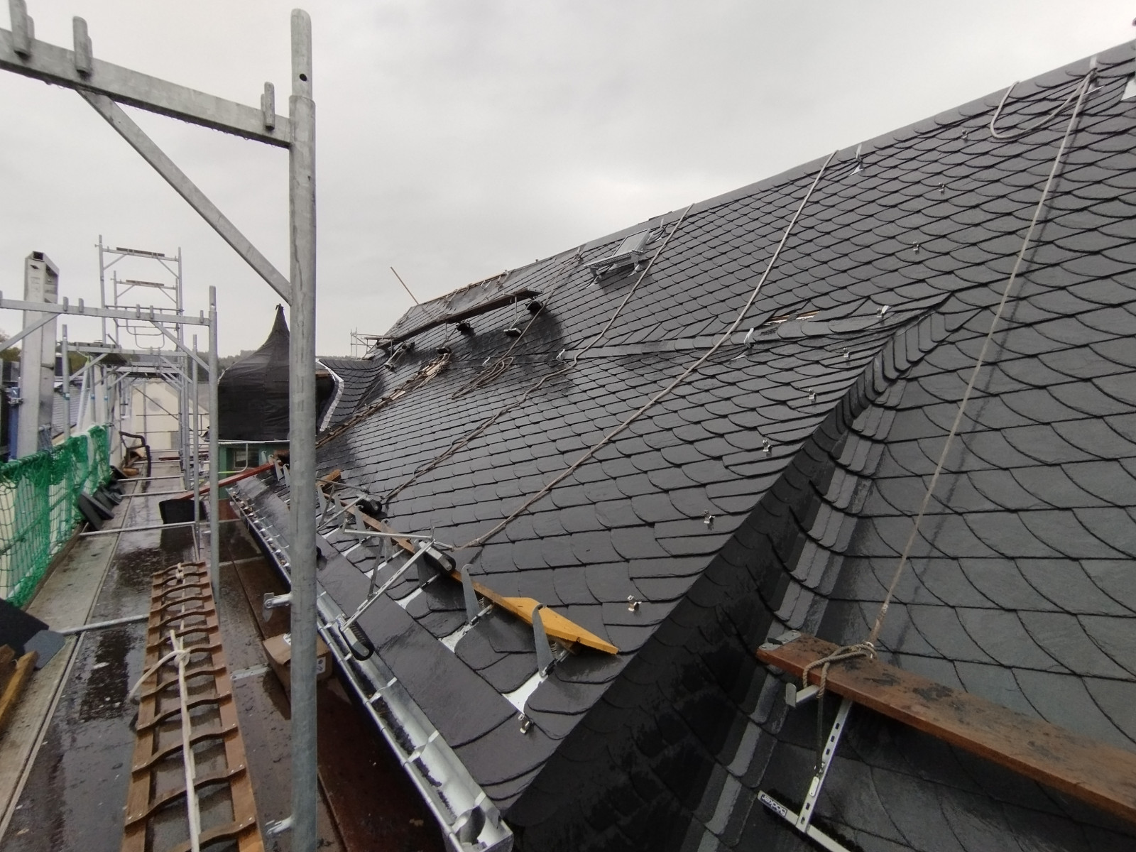 Der Schrottplatz - Spiegelsymmetrisch des Showrooms